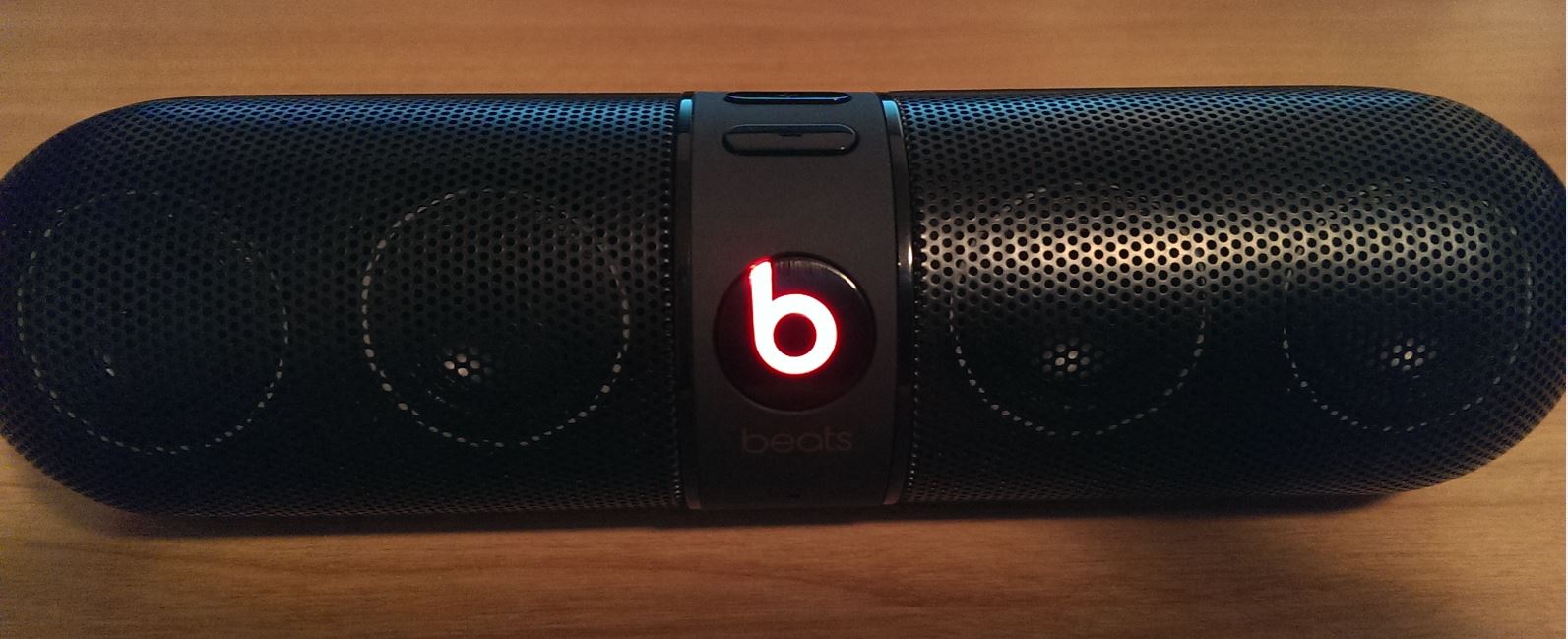 beats pill charging light stays red